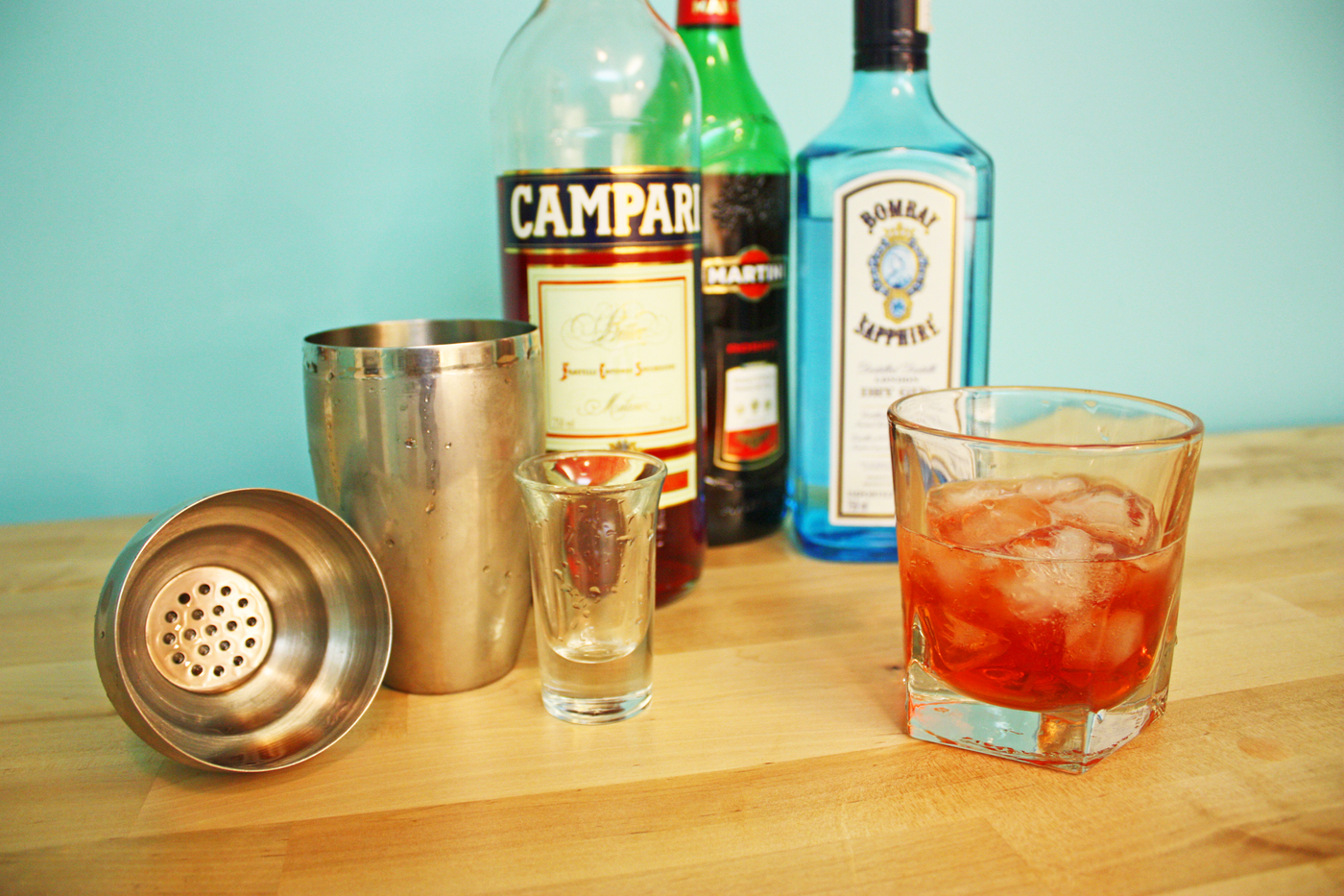 Negroni cocktail ingredients : gin, Campari, and sweet vermouth