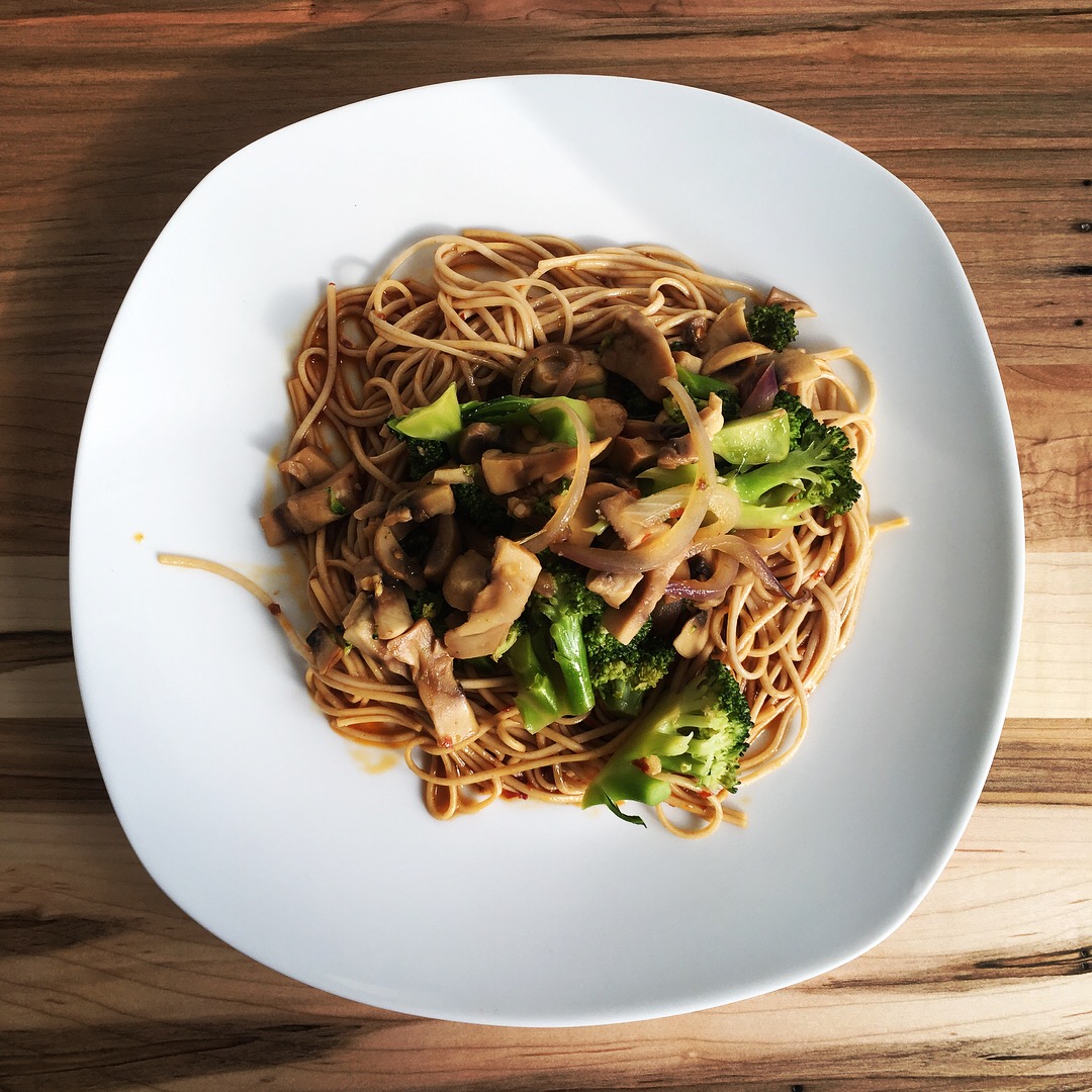 Spicy soba noodles with broccoli and mushrooms